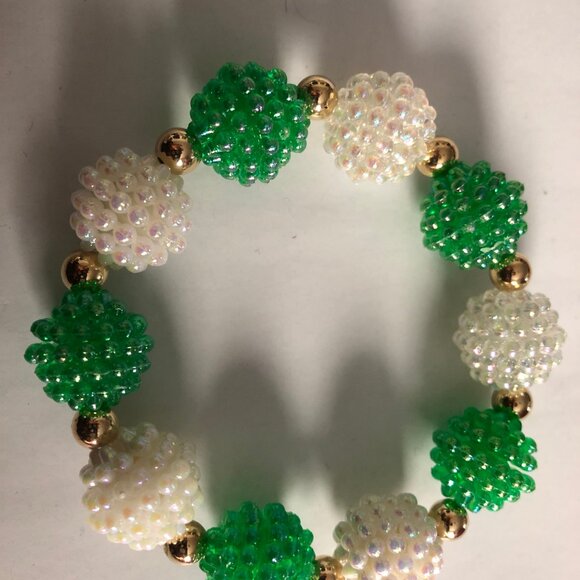 Handmade bracelet large green & white berry beads elastic string - Picture 2 of 4